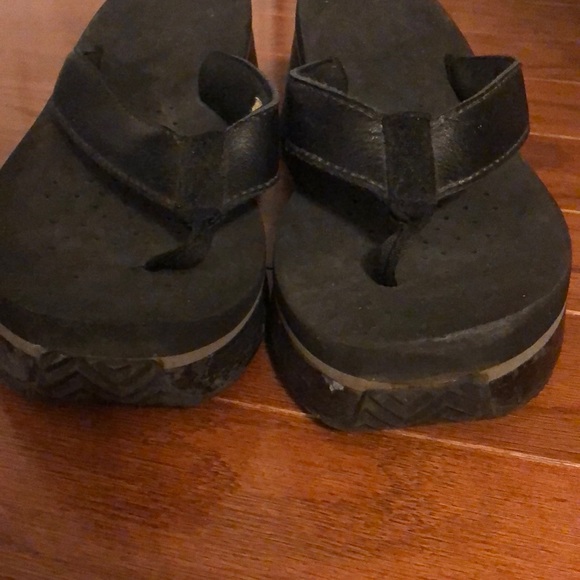 volatile platform flip flops